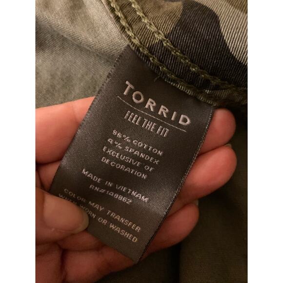 Torrid Women's Pants Cropped Aviator Camo Size 20 Twill Skinny NWT - Picture 10 of 10